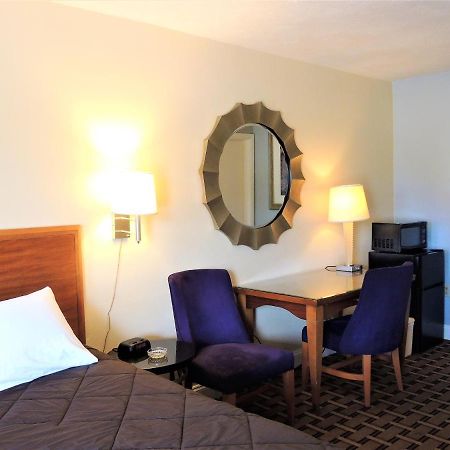 Windsor Motel กรอตัน ภายนอก รูปภาพ